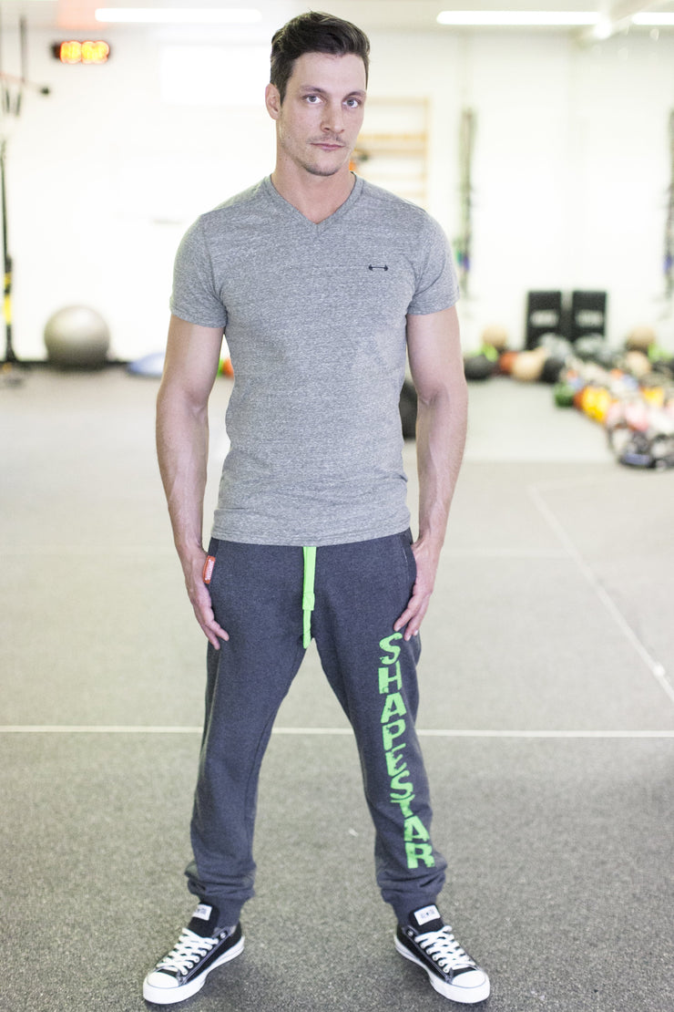 Fitnessoutfit Sweatpants T-Shirt Grau Grün